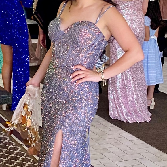 Size 4 Cinderella Divine Sequins Prom Dress - Picture 10 of 10